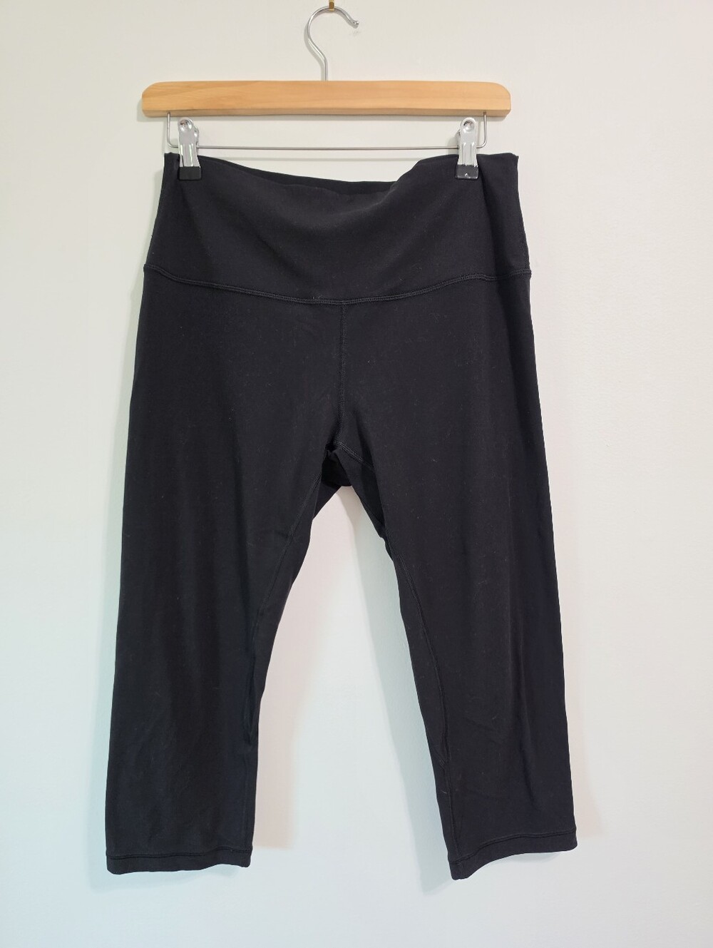 21. Lululemon Cropped Black Leggings Sz 10